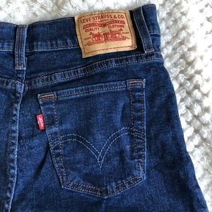 levi’s dark wash jean shorts